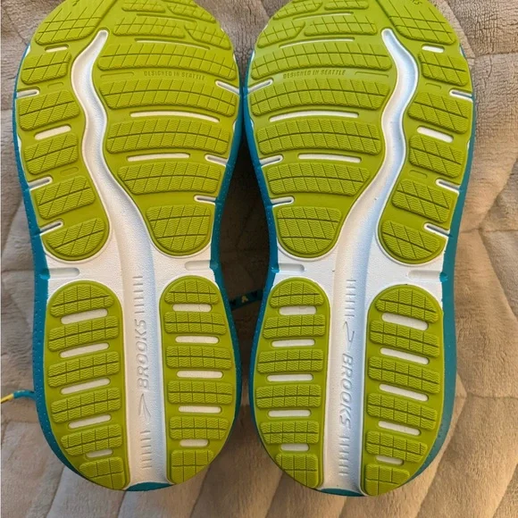 Brooks Blue and Yellow Women's Running Shoes - Picture 6 of 8